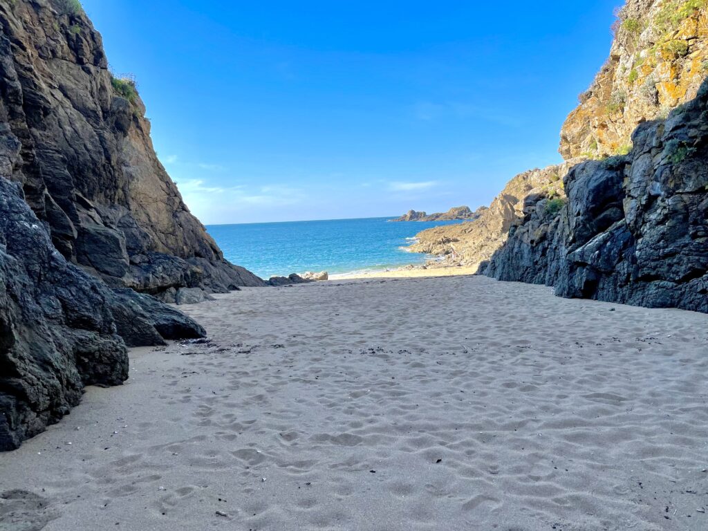 La plage du Chien Blanc à l'abri des regards