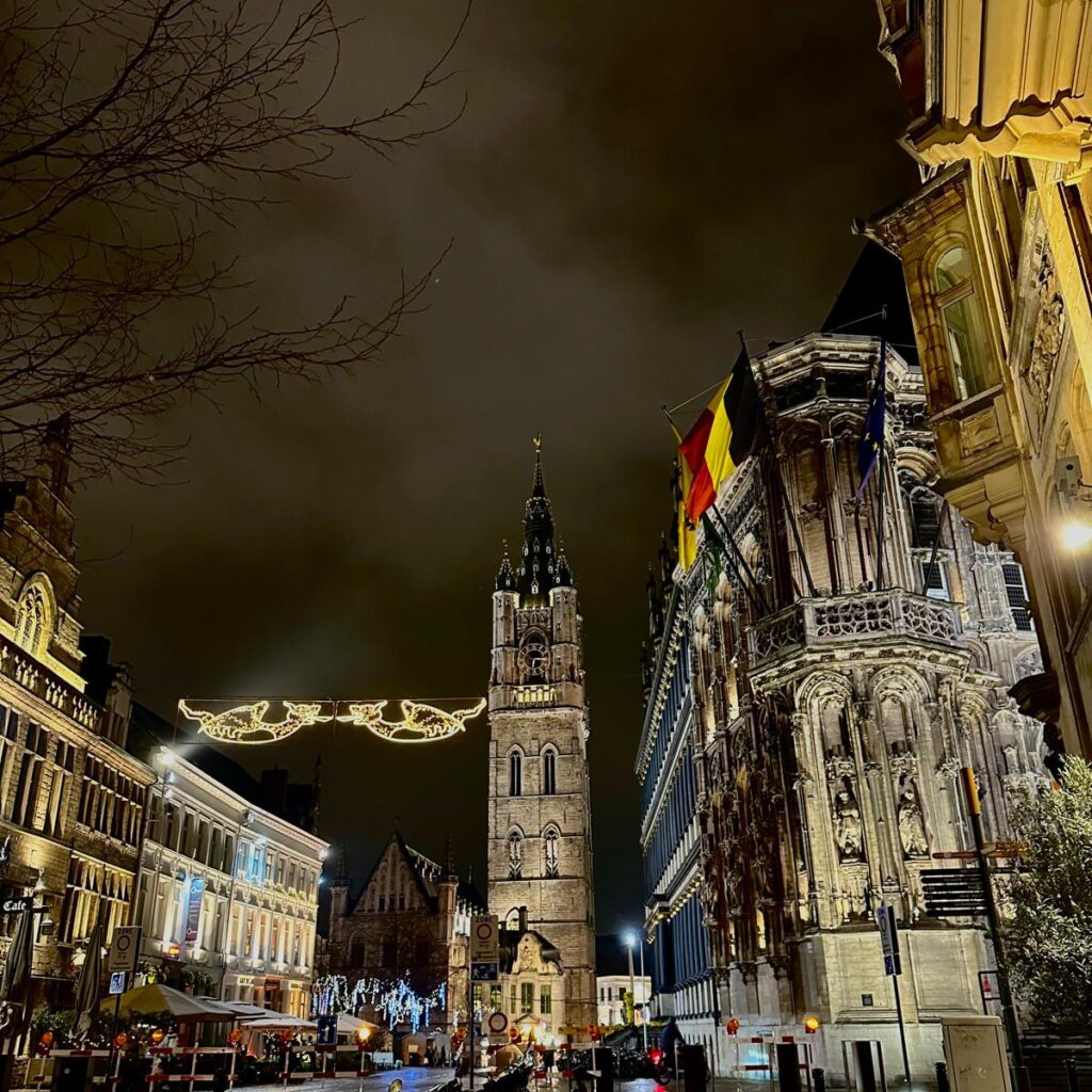 Le Beffroi de Gand illuminé
