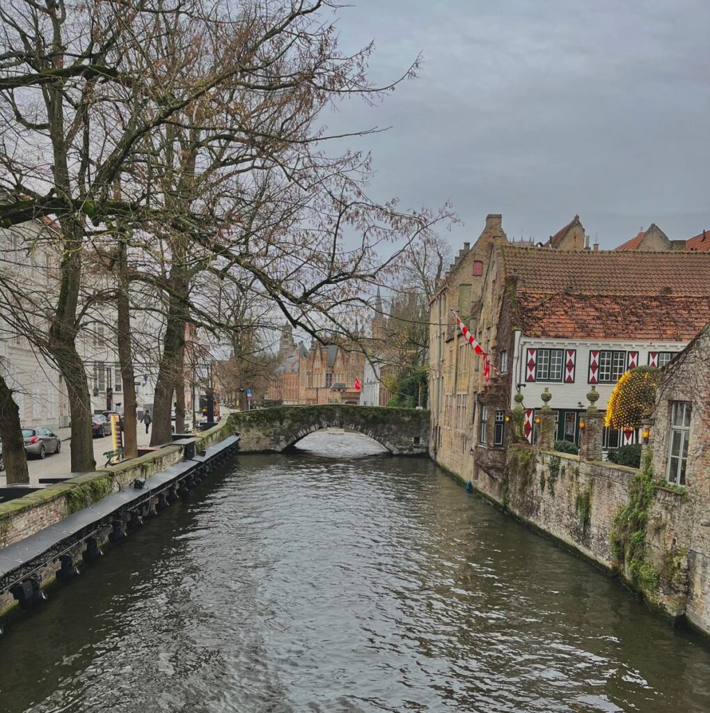 Un des nombreux canaux de Bruges
